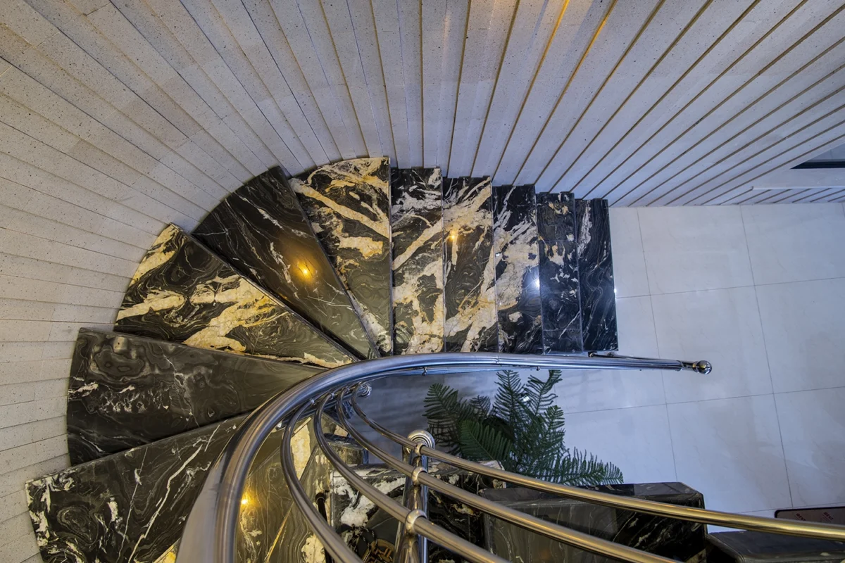 Floating Stone Staircases: Challenges and Possibilities